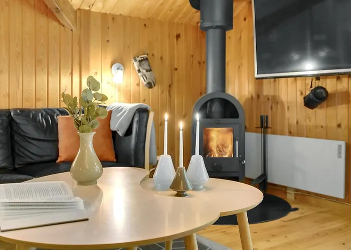 4 Bedroom Beautiful In Сasa de vacaciones *