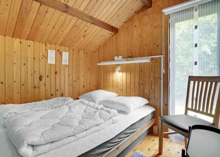 4 Bedroom Beautiful In Сasa de vacaciones Toftlund