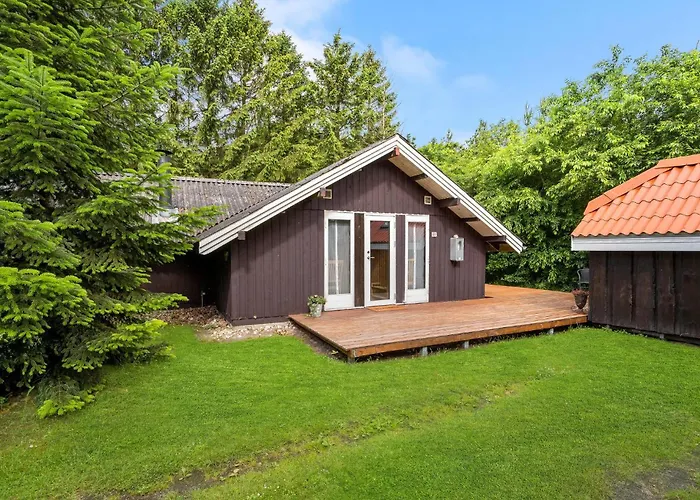 4 Bedroom Beautiful In Сasa de vacaciones Toftlund